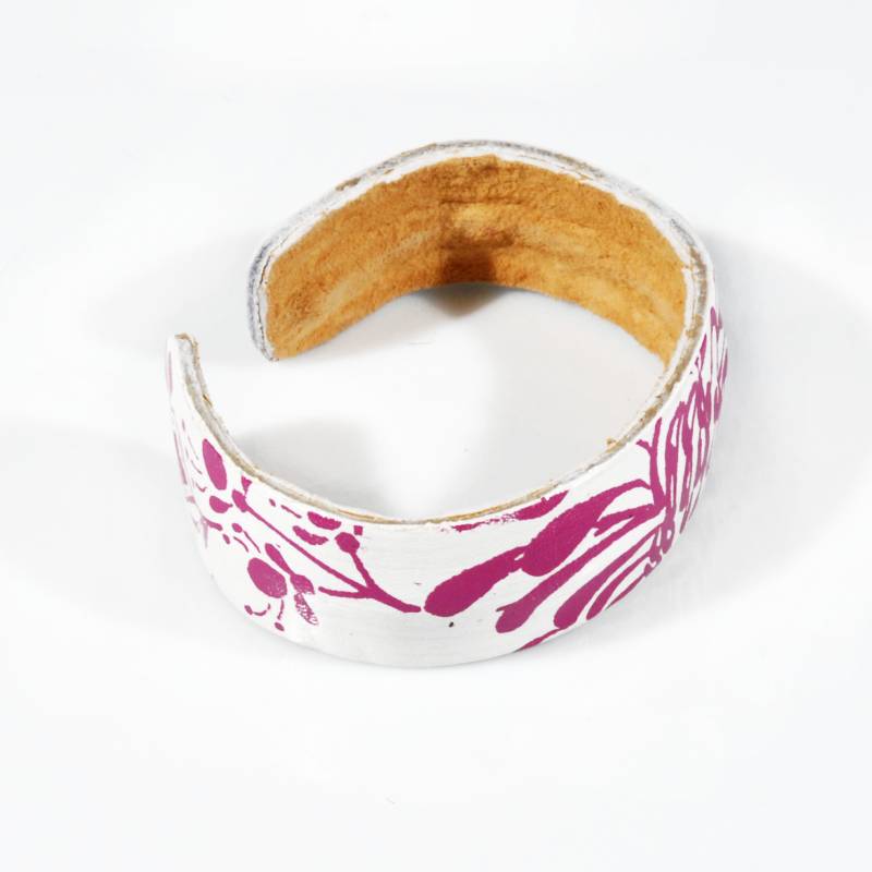 bracciale-cuoio-dipinto-a-mano--bianco-rosa