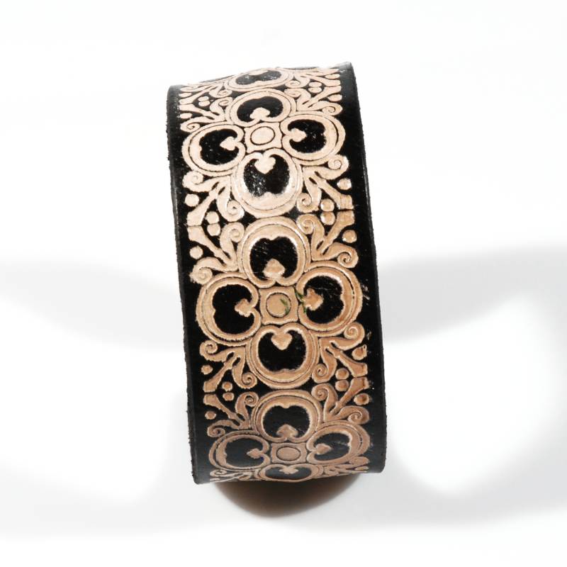 bracciale-in-cuoio-inciso