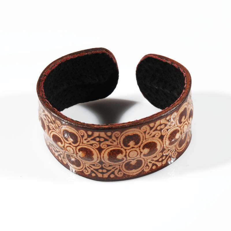 bracciale-in-cuoio-inciso-marrone