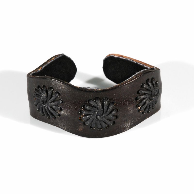 bracciale-in-cuoio-nero-con-ricamo
