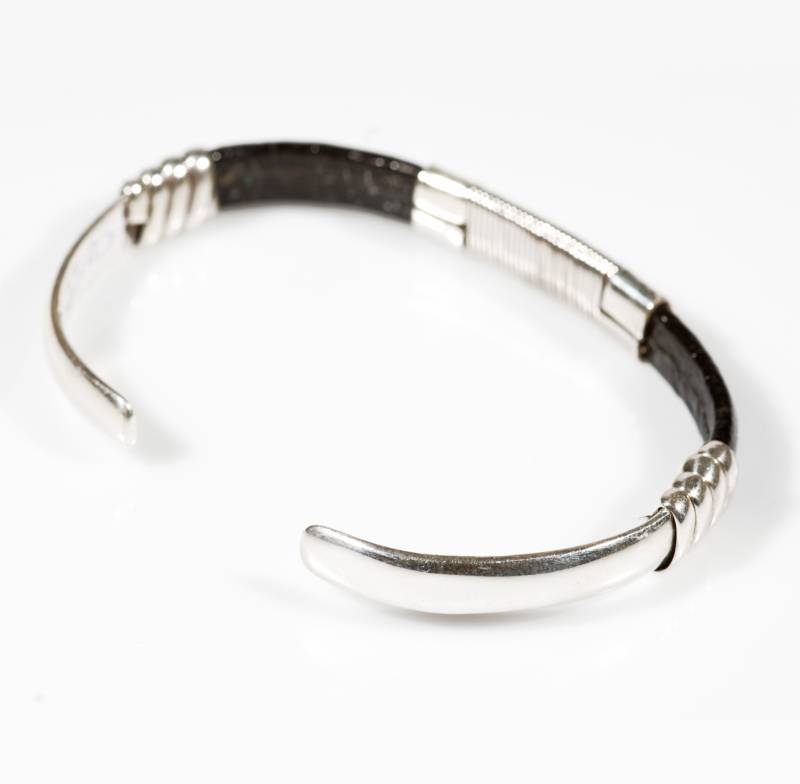 bracciale-rigido-argento-e-pelle