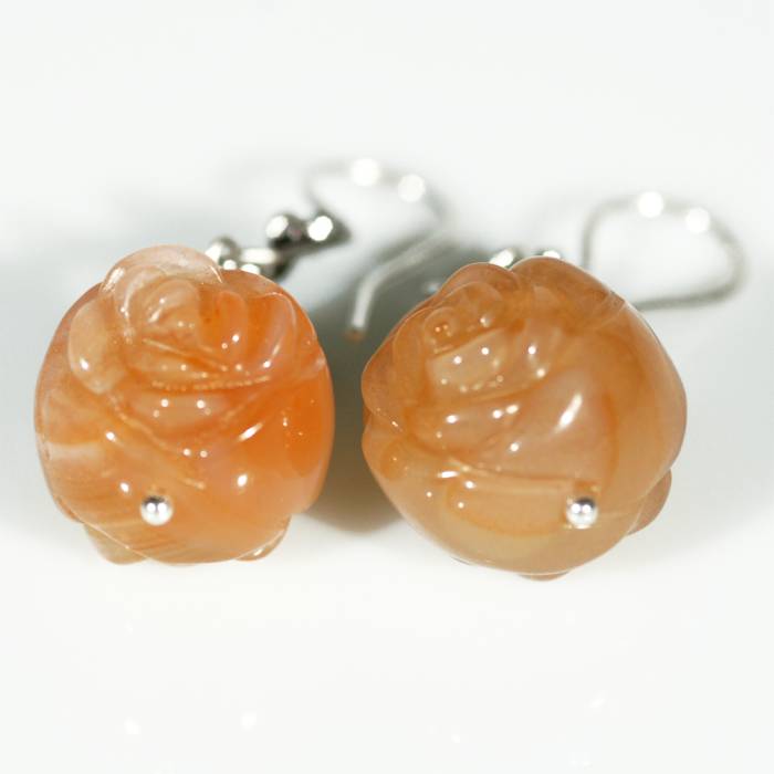 orecchini-in-argento-e-rose-in-corniola