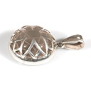 pendente-in-argento-e-cristallo-di-rocca-inciso