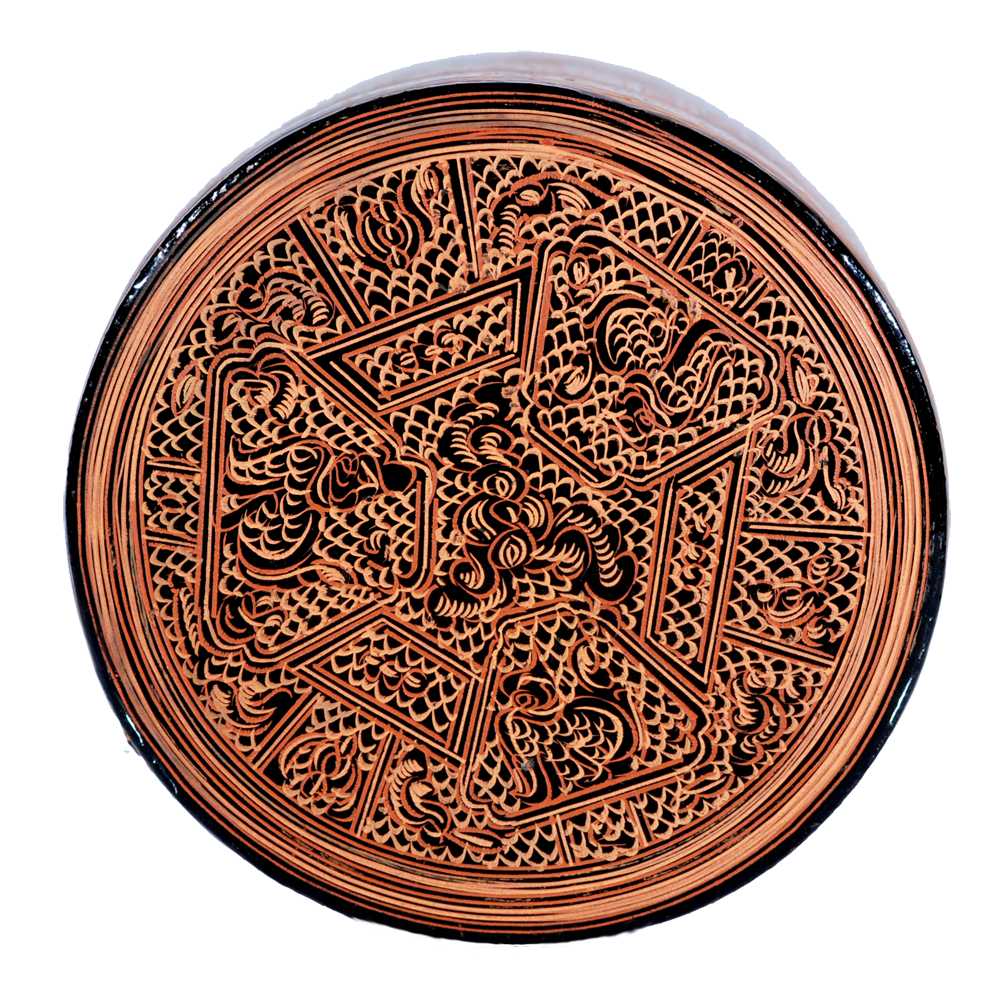 scatola-in-lacca-rossa-con-decorazioni-animali-stilizzati