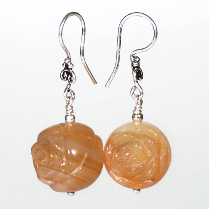 Orecchini in argento e rose in corniola