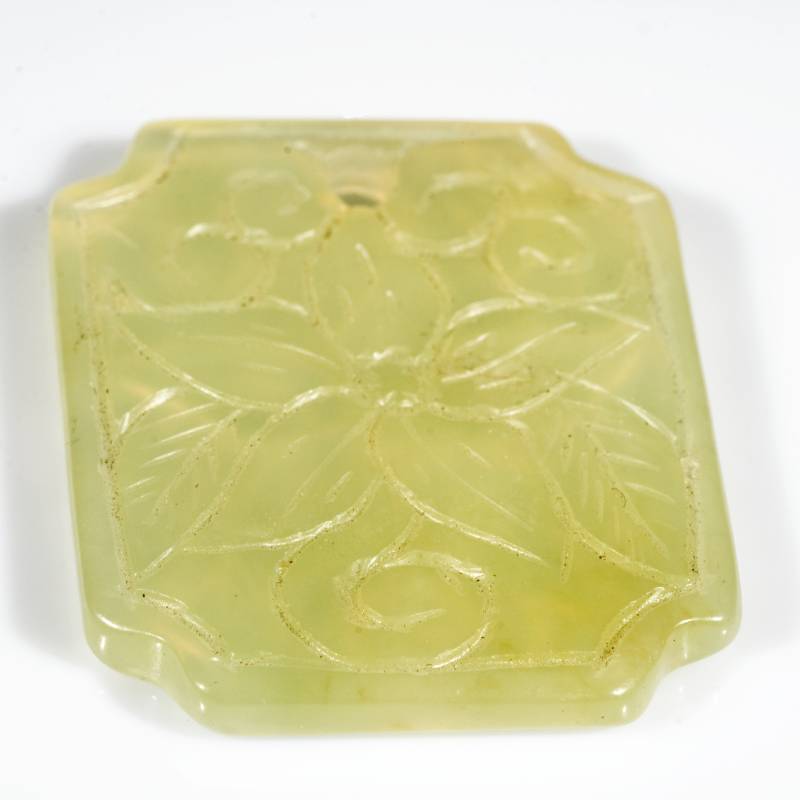 [EL_0000AG02] Pendente in giada incisa con fiore