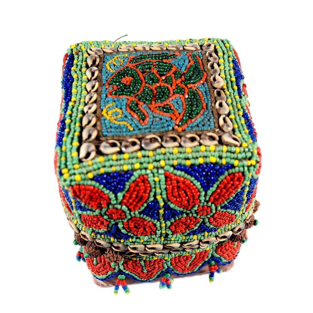 [EL_000444] Scatola indonesiana con lavoro di perline con pesce